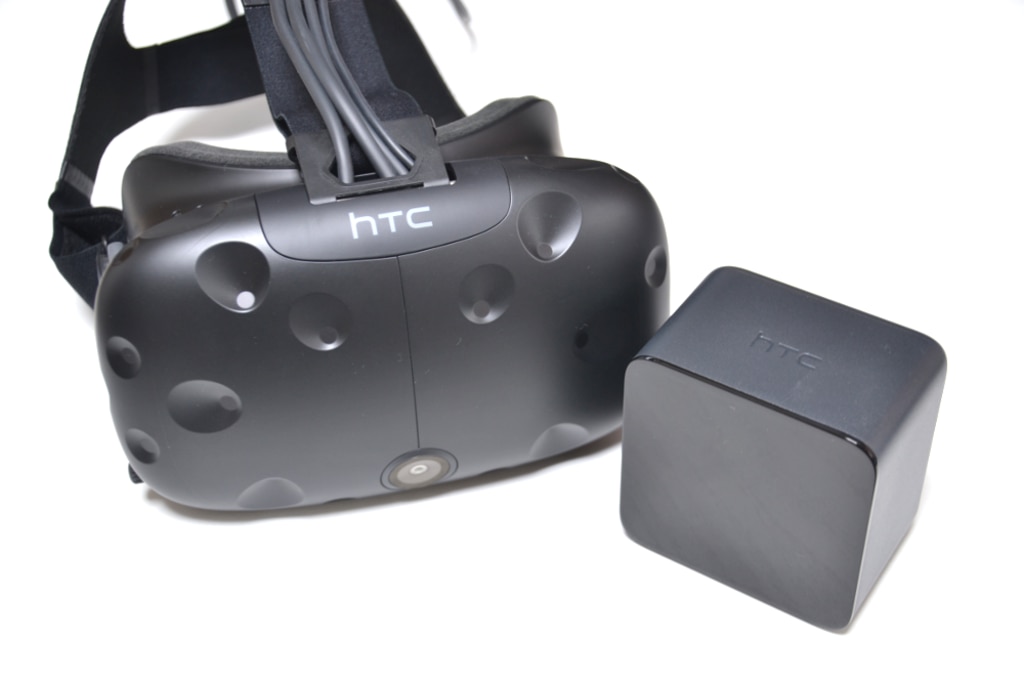 賃貸住まいでも大丈夫！ HTC VIVEのベースステーションをスッキリ壁