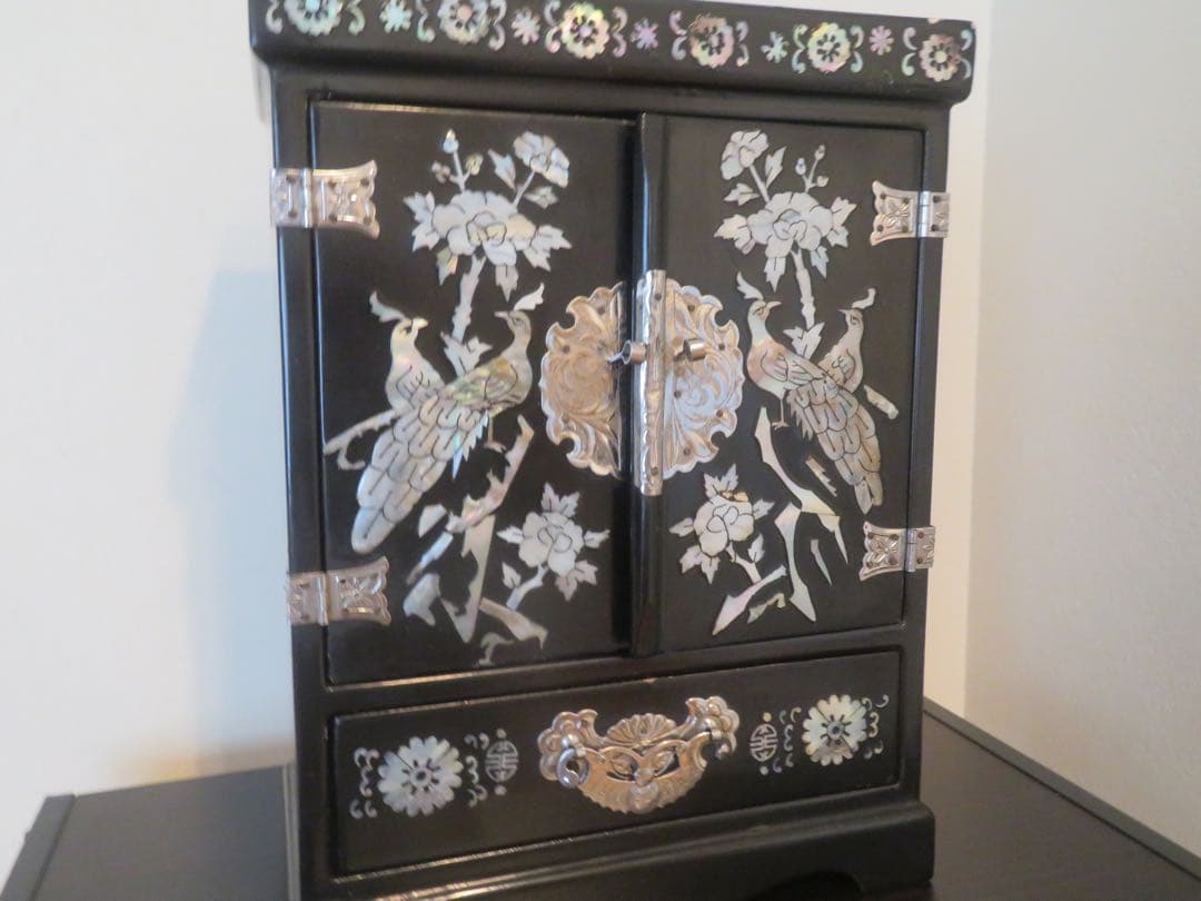 韓国 螺鈿 黒漆 白蝶貝 鶴 花 鳥 小物入 箪笥 ジュエリーボックス 象嵌